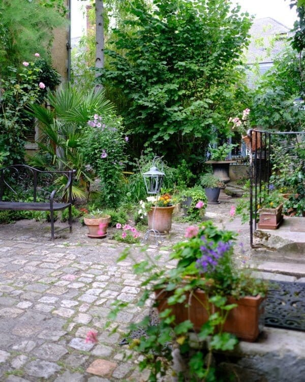 Binnentuin Bed & Breakfast Les Bonnets Rouges