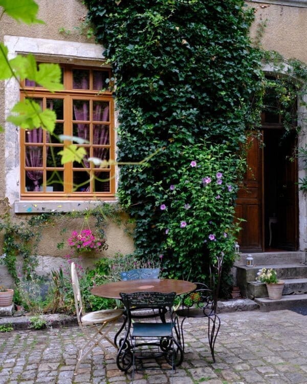 Binnentuin Bed & Breakfast Les Bonnets Rouges