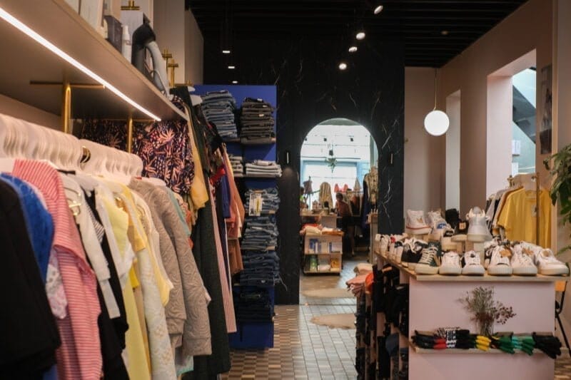 Winkelen in de Kloosterstraat te Antwerpen