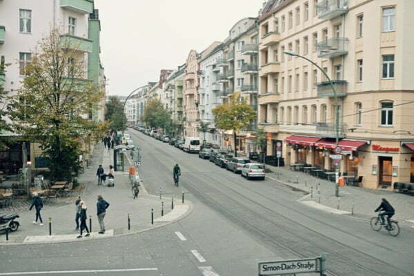 travel-citytrip-berlin-instagrambloggers-chrome-cottage-balcony-view
