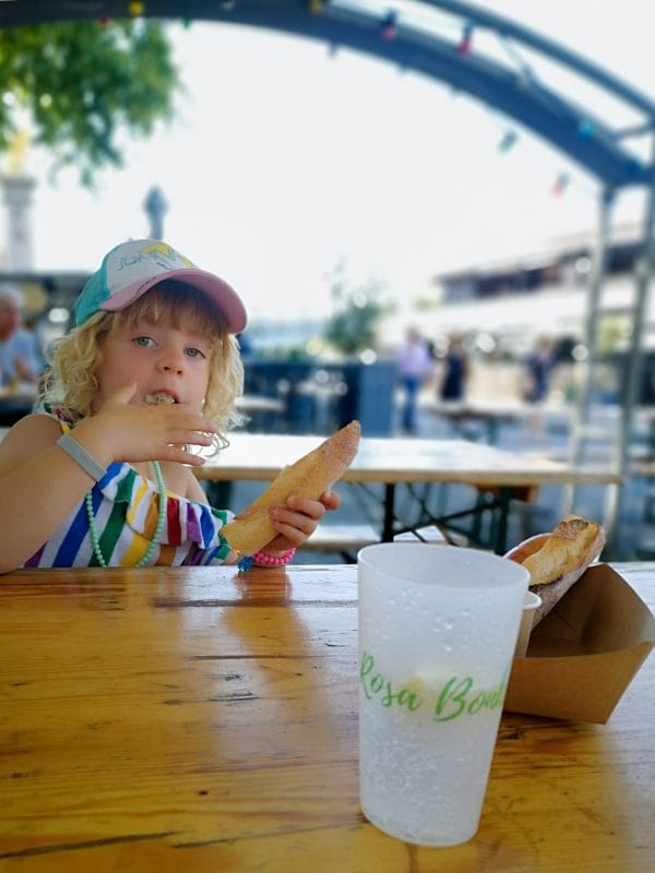parijs met kinderen lunchen langs de seine