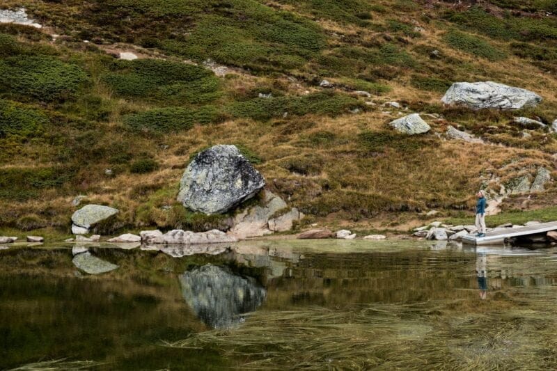 Hike langs bergmeren en koddige zwartneusschapen
