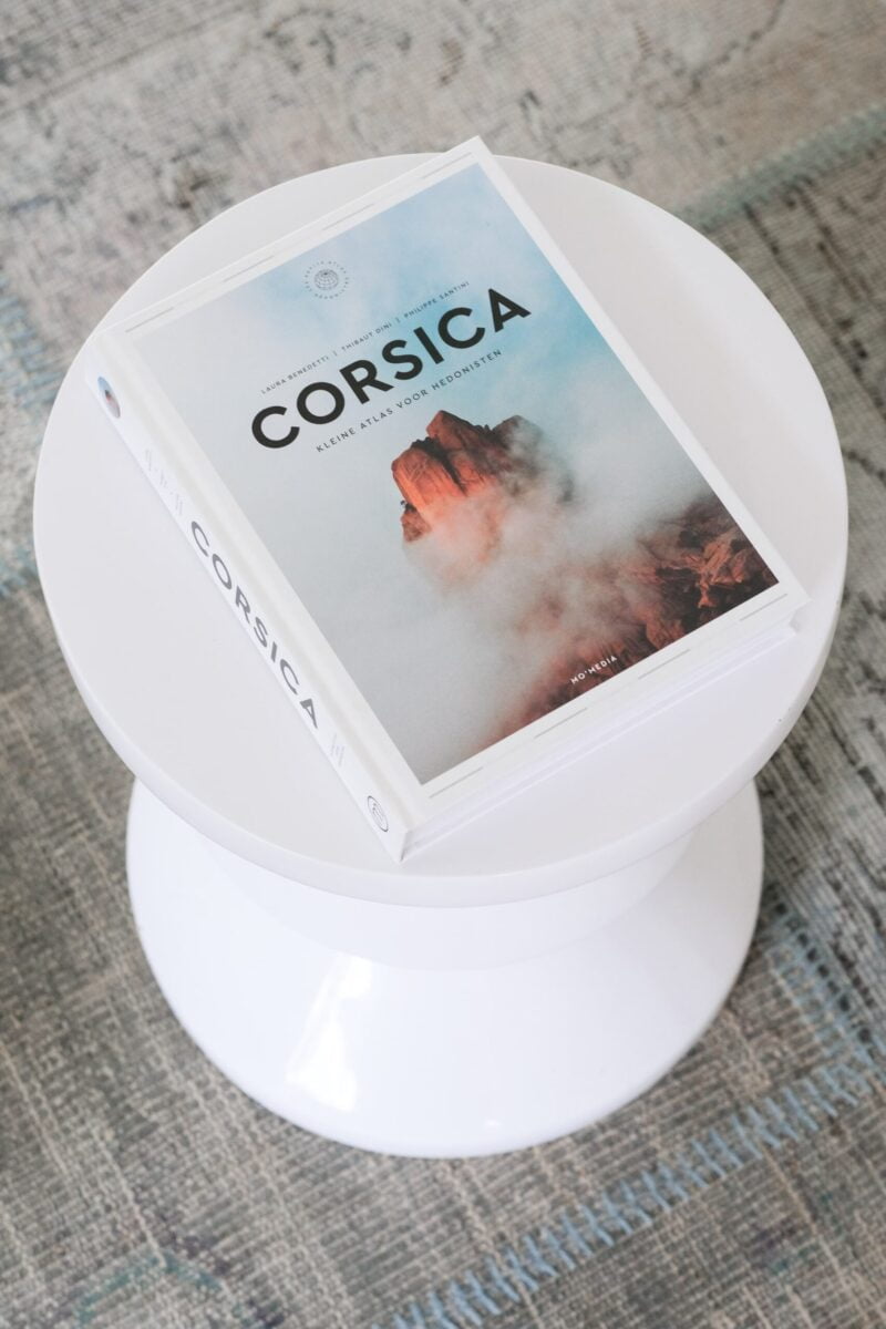 Wat staat er in het reisboek over Corsica?